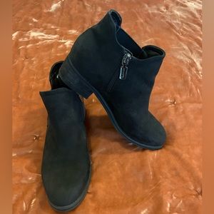 Blondo waterproof black ankle bootie size 7.5